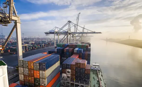 ra-container-operation-in-port-Getty-479431970-featured ra-container-operation-in-port-Getty-479431970-featured
